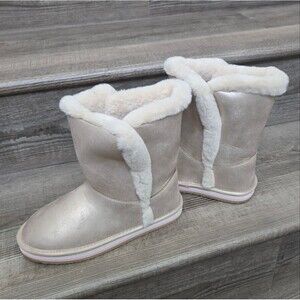 Sugar boots, rose gold with soft flee e lining. Women's size 7